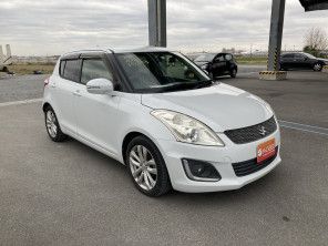 2015 Suzuki Swift thumbnail