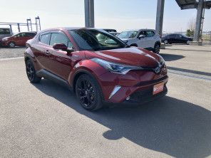 2019 Toyota C-HR thumbnail