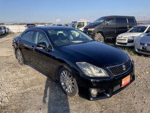 2010 Toyota Crown thumbnail