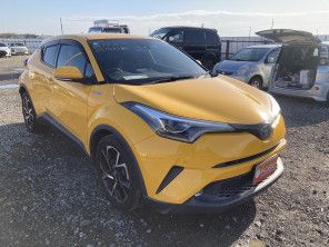 2018 Toyota C-HR thumbnail