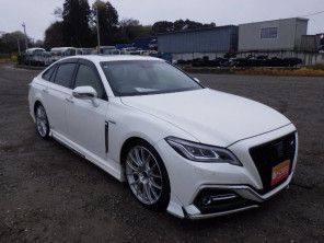 2018 Toyota Crown thumbnail