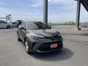 2022 Toyota C-HR thumbnail