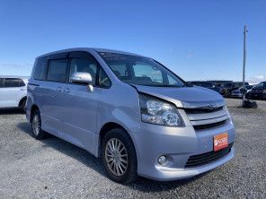 2009 Toyota Noah thumbnail