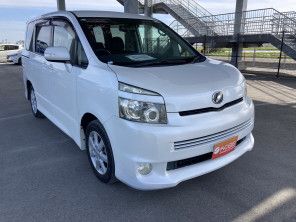 2009 Toyota Voxy thumbnail