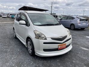 2009 Toyota Ractis thumbnail