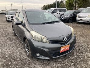 2011 Toyota Vitz thumbnail