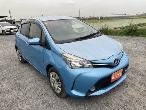 2016 Toyota Vitz thumbnail