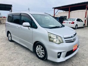 2010 Toyota Noah thumbnail