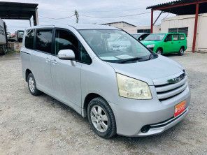 2007 Toyota Noah thumbnail