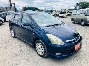 2005 Toyota Wish thumbnail