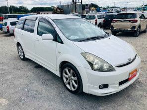 2003 Toyota Wish thumbnail