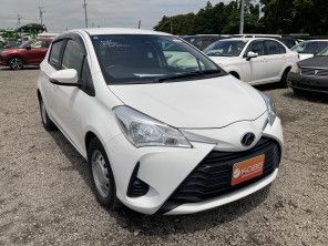 2019 Toyota Vitz thumbnail