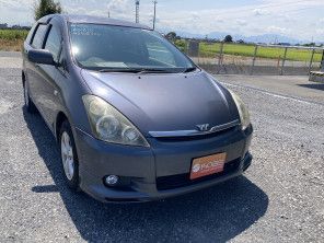 2005 Toyota Wish thumbnail